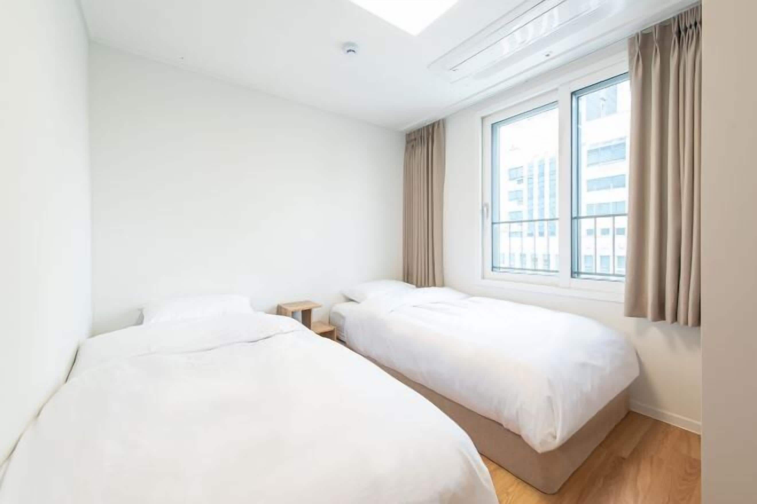 Blendingsgardiner, strykejern/-brett og wi-fi (inkludert)