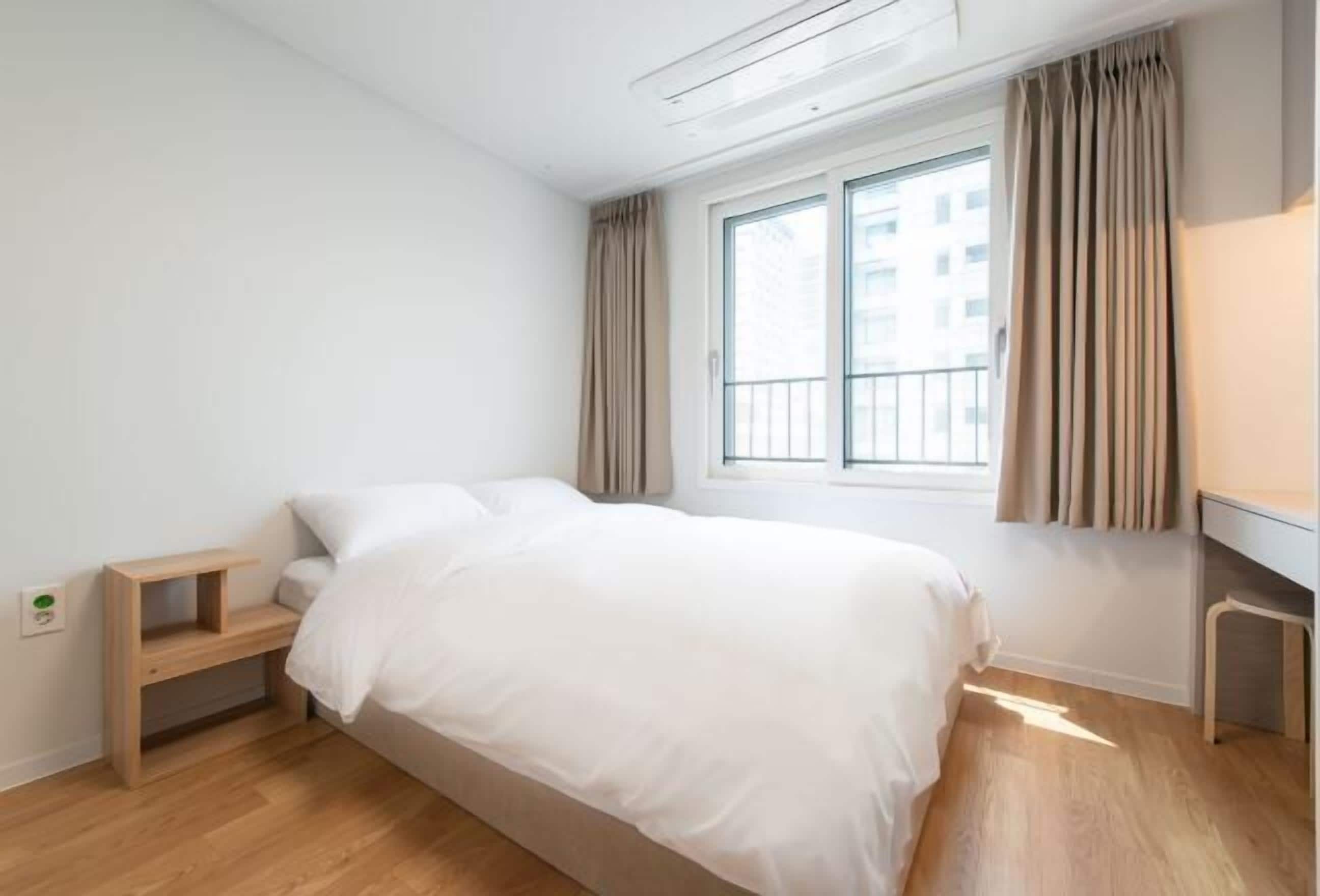 Blendingsgardiner, strykejern/-brett og wi-fi (inkludert)