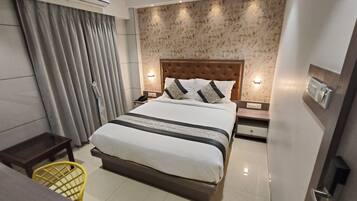 Deluxe Double Room | 1 bedroom, hypo-allergenic bedding, down comforters, Select Comfort beds