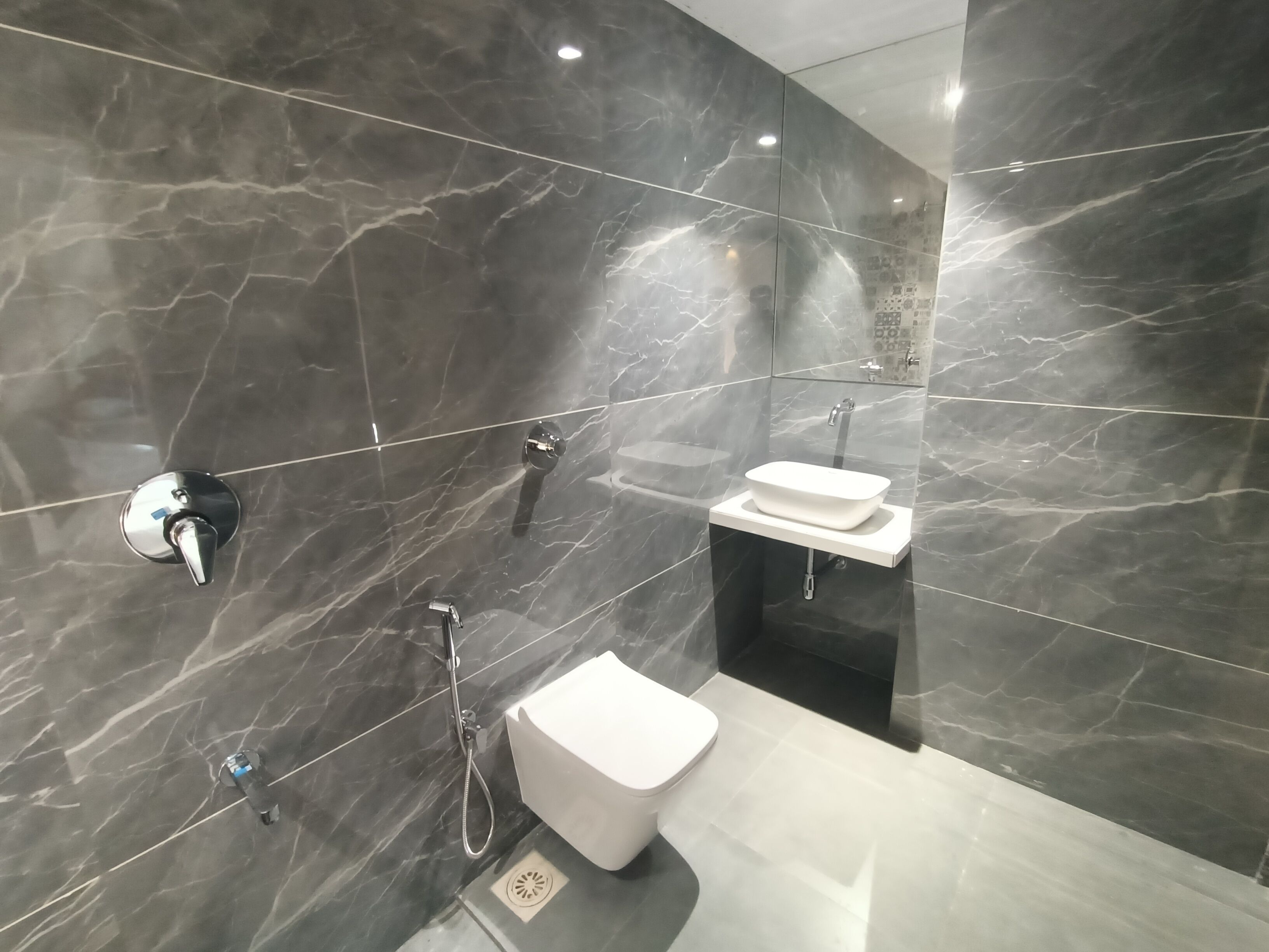 Premium Room | Bathroom | Towels, soap, shampoo, toilet paper