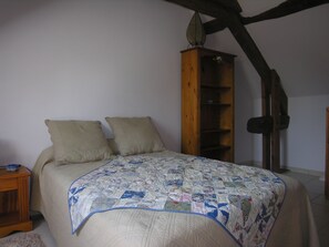 1 habitación, escritorio y wifi