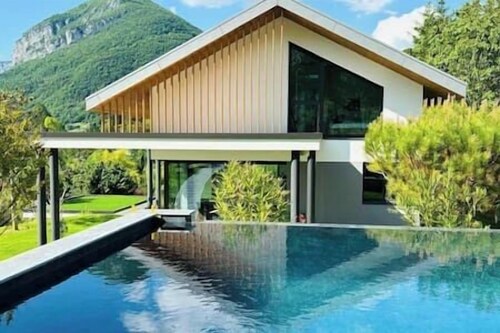 Villa La Savaux - Four Bedroom Villa, Sleeps 8