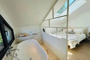 4 Schlafzimmer, Schreibtisch, Bügeleisen/Bügelbrett, Reisekinderbett
