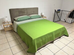 3 bedrooms, iron/ironing board, free WiFi, bed sheets - Boaters' Home 2, Catania (Catania)