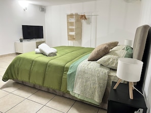 3 chambres, fer et planche à repasser, Wi-Fi, draps fournis