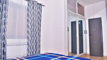 2 bedrooms, iron/ironing board, WiFi