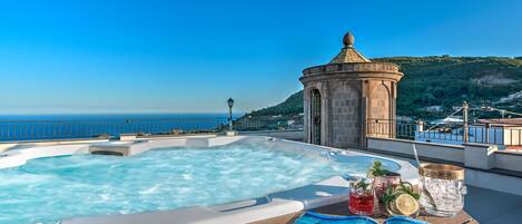 Bañera de hidromasaje exterior