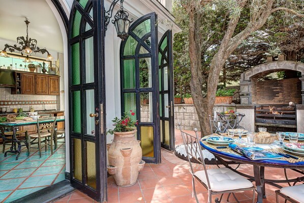 屋外ダイニングエリア