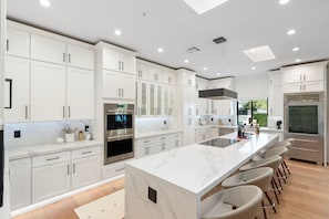 4 bedrooms, desk, Internet - NEW The Casa Privada Experience (Scottsdale)