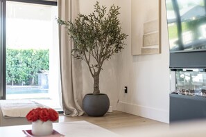 House | 4 bedrooms, desk, Internet