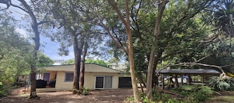 Beachside Bungalow at Diggers