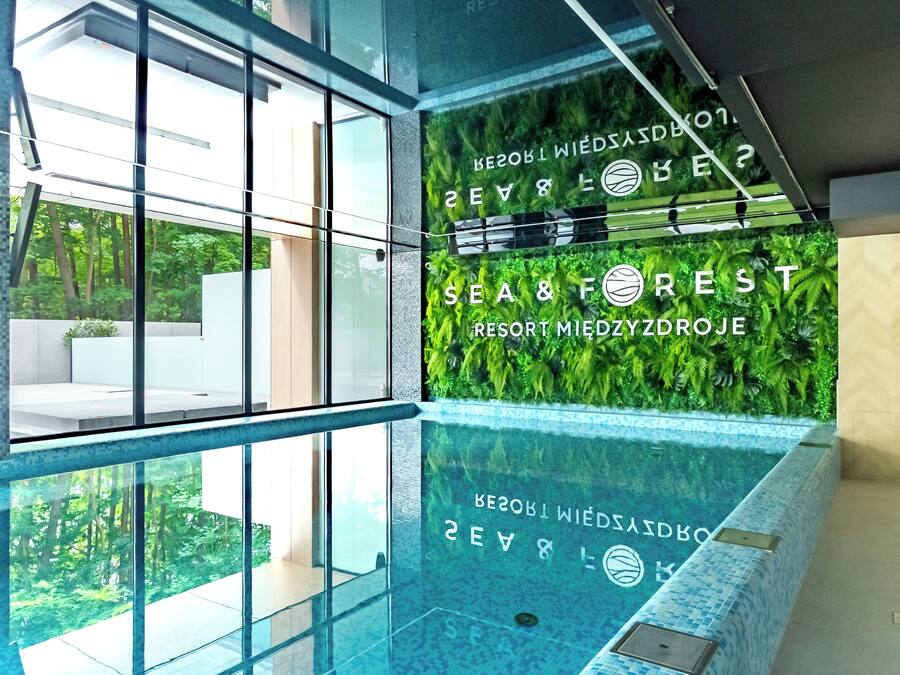 Innenpool, Außenpool, geöffnet von 07:00 Uhr bis 21:00 Uhr, Liegestühle