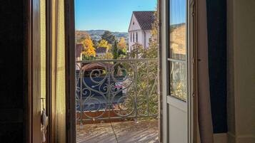 Habitación triple familiar, balcón | Wifi gratis