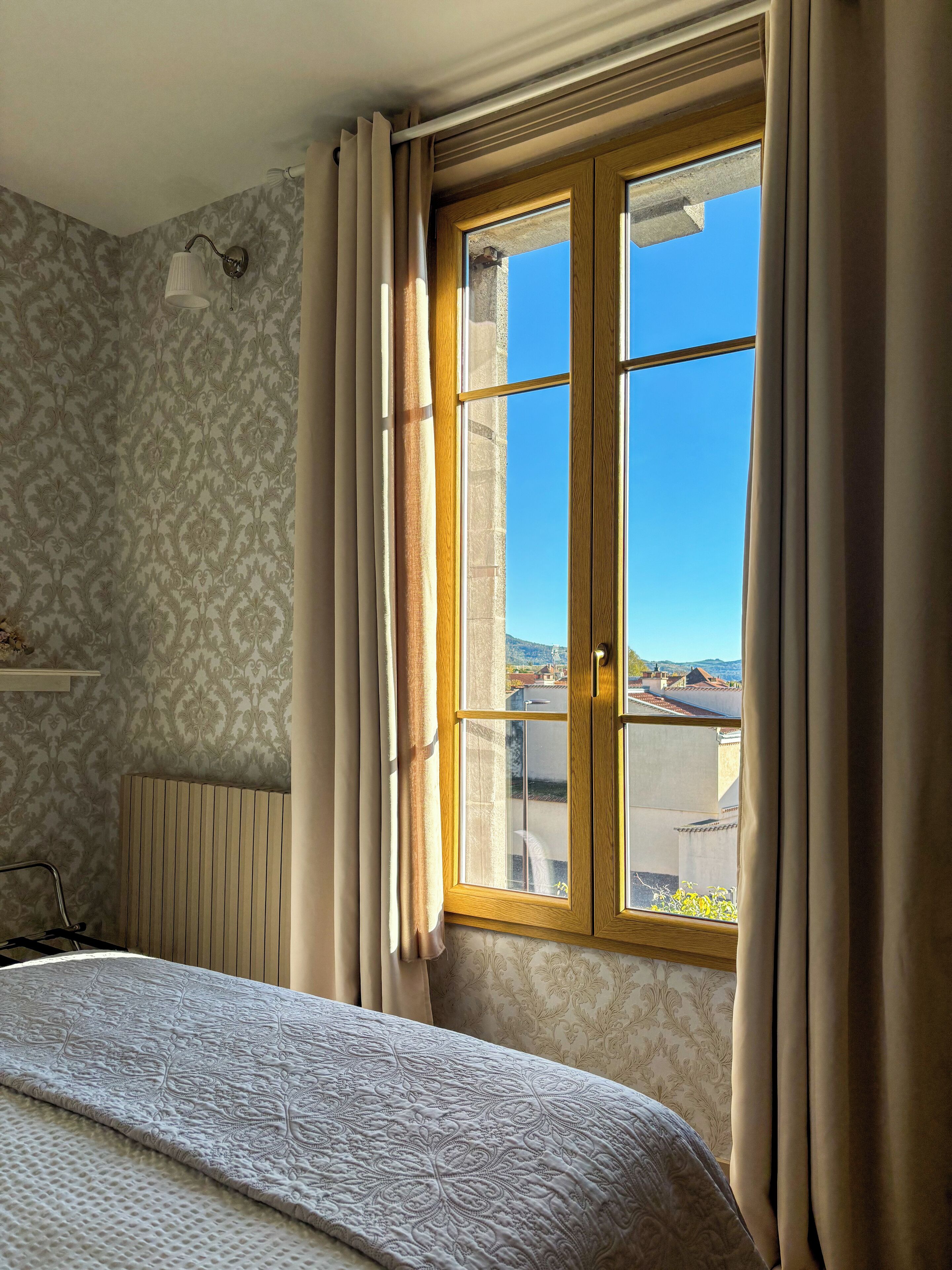 Sistema de insonorización, wifi gratis y ropa de cama 