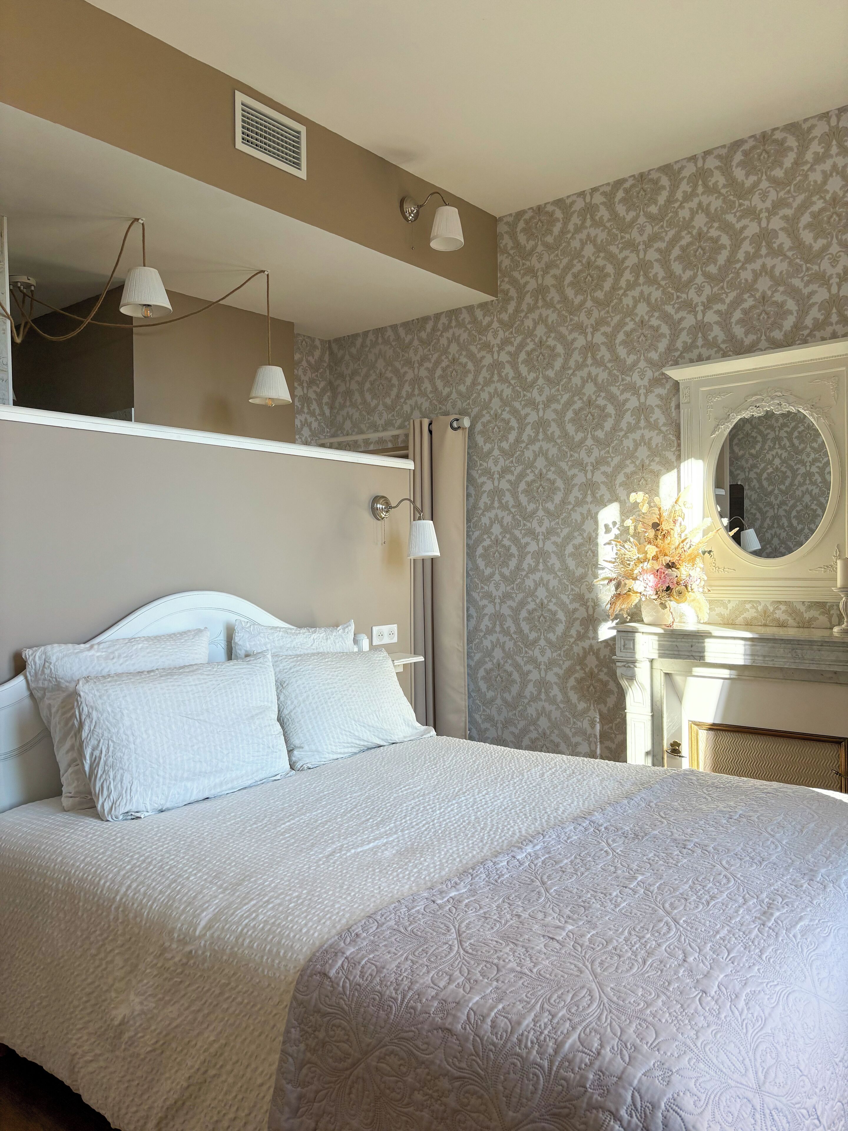 تجهيزات عازلة للصوت وواي فاي مجانًا وملاءات أسرّة