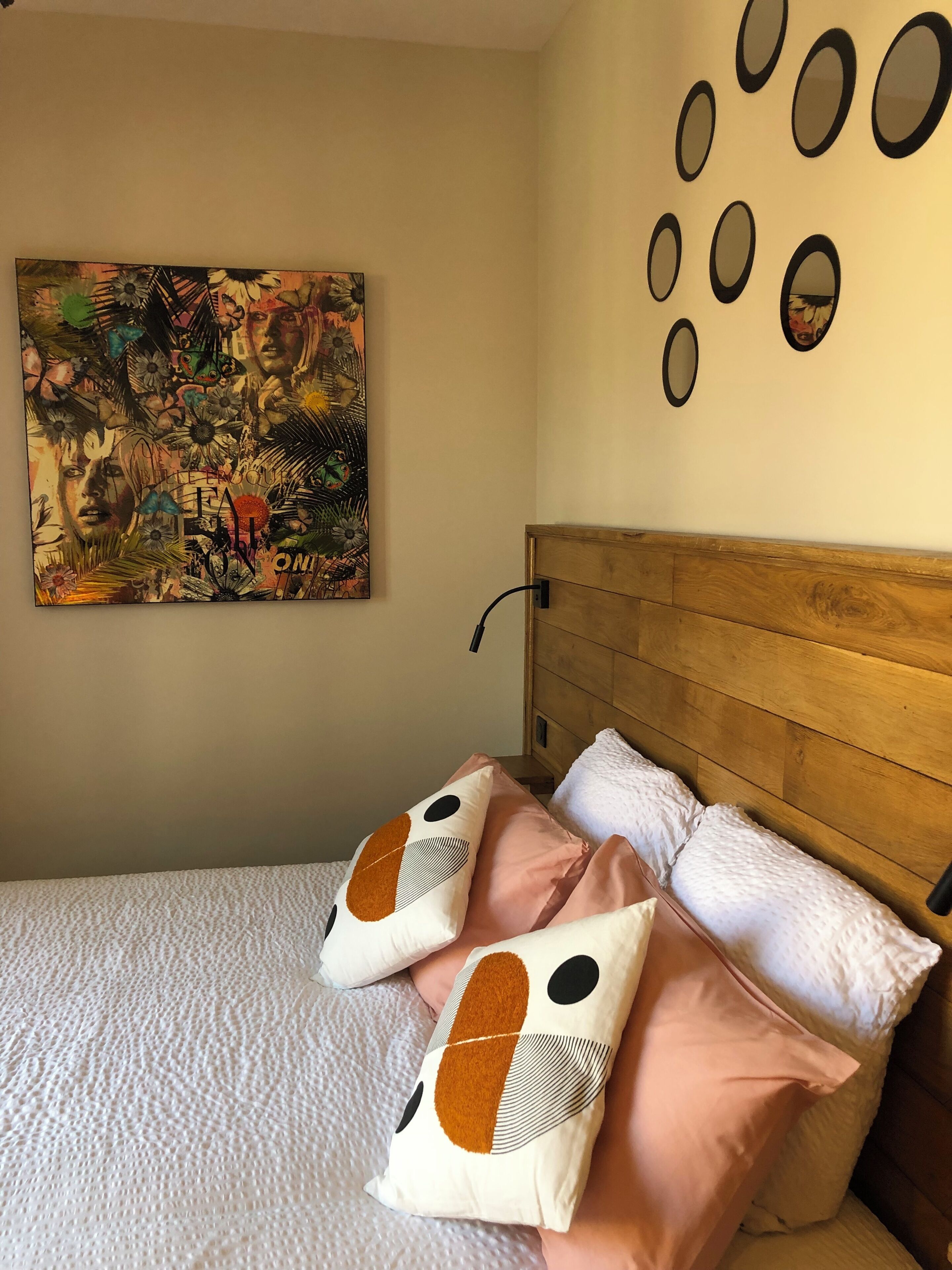 تجهيزات عازلة للصوت وواي فاي مجانًا وملاءات أسرّة