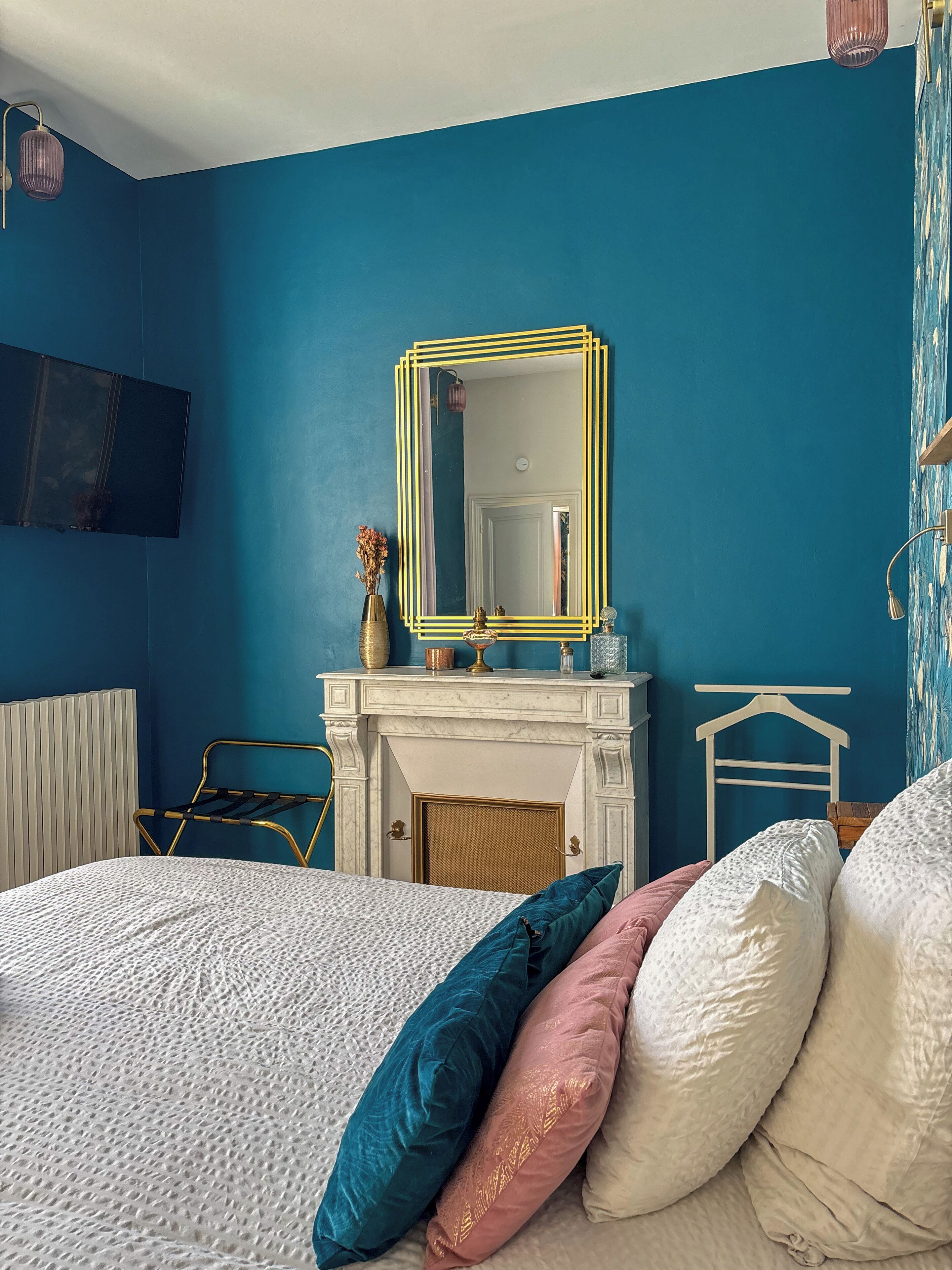 تجهيزات عازلة للصوت وواي فاي مجانًا وملاءات أسرّة