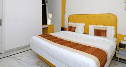 Cozy hotel Leo Continental in New Delhi with AC Room