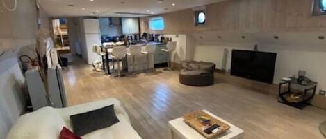 3 室のベッドルーム、WiFi