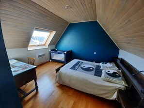 5 chambres, fer et planche Ă repasser, Wi-Fi, draps fournis