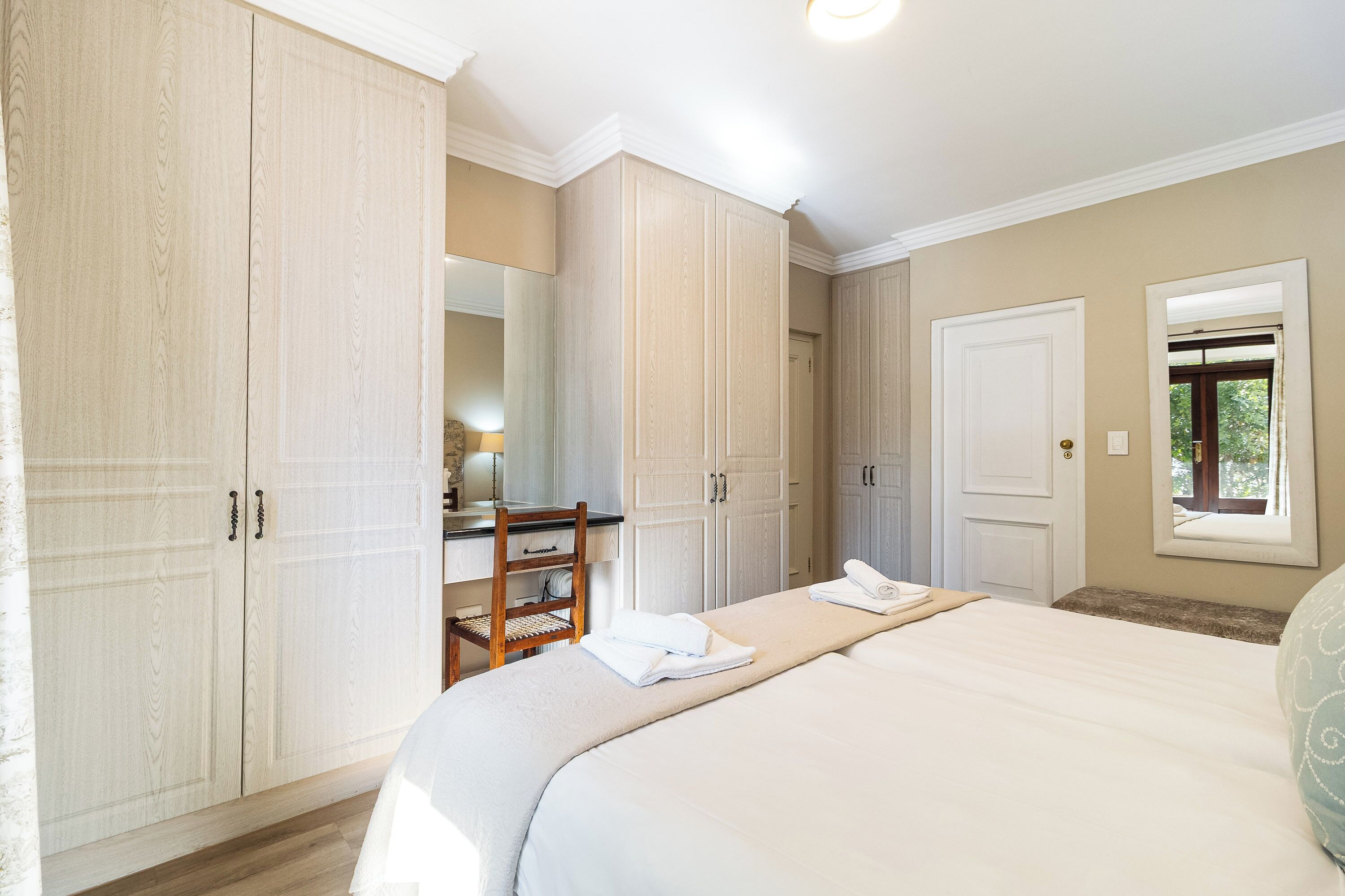 Business House | In-room safe, individually decorated, individually furnished