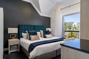 尊爵別墅 | 客房內保險箱、獨特裝潢、布置獨特、筆電工作空間