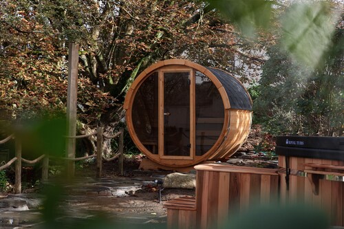 Calenick -  a stylish cottage that sleeps 8 guests in 4 bedrooms