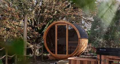 Calenick - a stylish cottage that sleeps 8 guests in 4 bedrooms