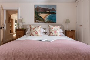 4 bedrooms, WiFi, bed sheets