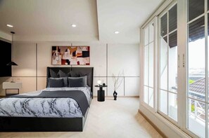 5 bedrooms, WiFi, bed sheets