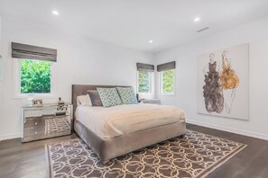 3 habitaciones, tabla de planchar con plancha, wifi y ropa de cama