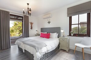 4 bedrooms, in-room safe, desk, free WiFi - Winelands Golf Lodges 1 (Cape Town)