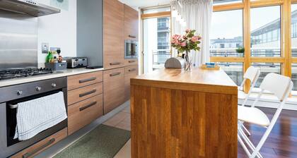 Contemporary Dublin Apt | Balcony & Stunning Views