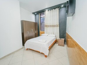 Apartment, 3 Bedrooms, Accessible, Smoking