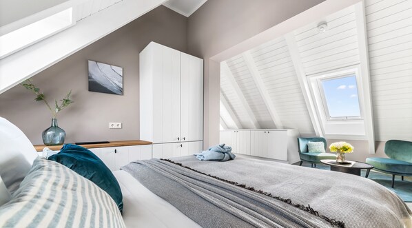 1 bedroom, travel cot, free WiFi, bed sheets