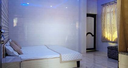 Dwarika Palace – 8 AC Rooms with WiFi Near Krishna Janmabhoomi Mathura