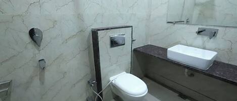 Dusche, Handtücher, Toilettenpapier