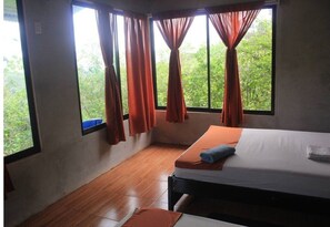 1 bedroom, iron/ironing board, WiFi, bed sheets - Tayutic Hummingbird Cabins #03 (Provincia de Cartago)