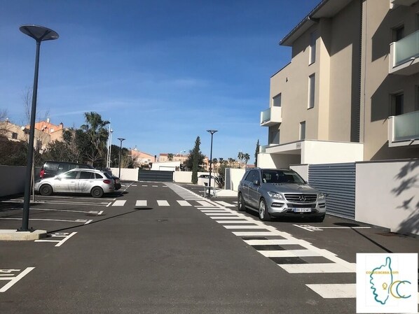 Property grounds - Luxurious 6pers apartment with semi-Olympic swimming pool facing the sea, the dream! (SOLENZARA)