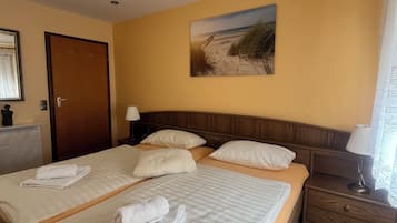 2 bedrooms, iron/ironing board, WiFi, bed sheets