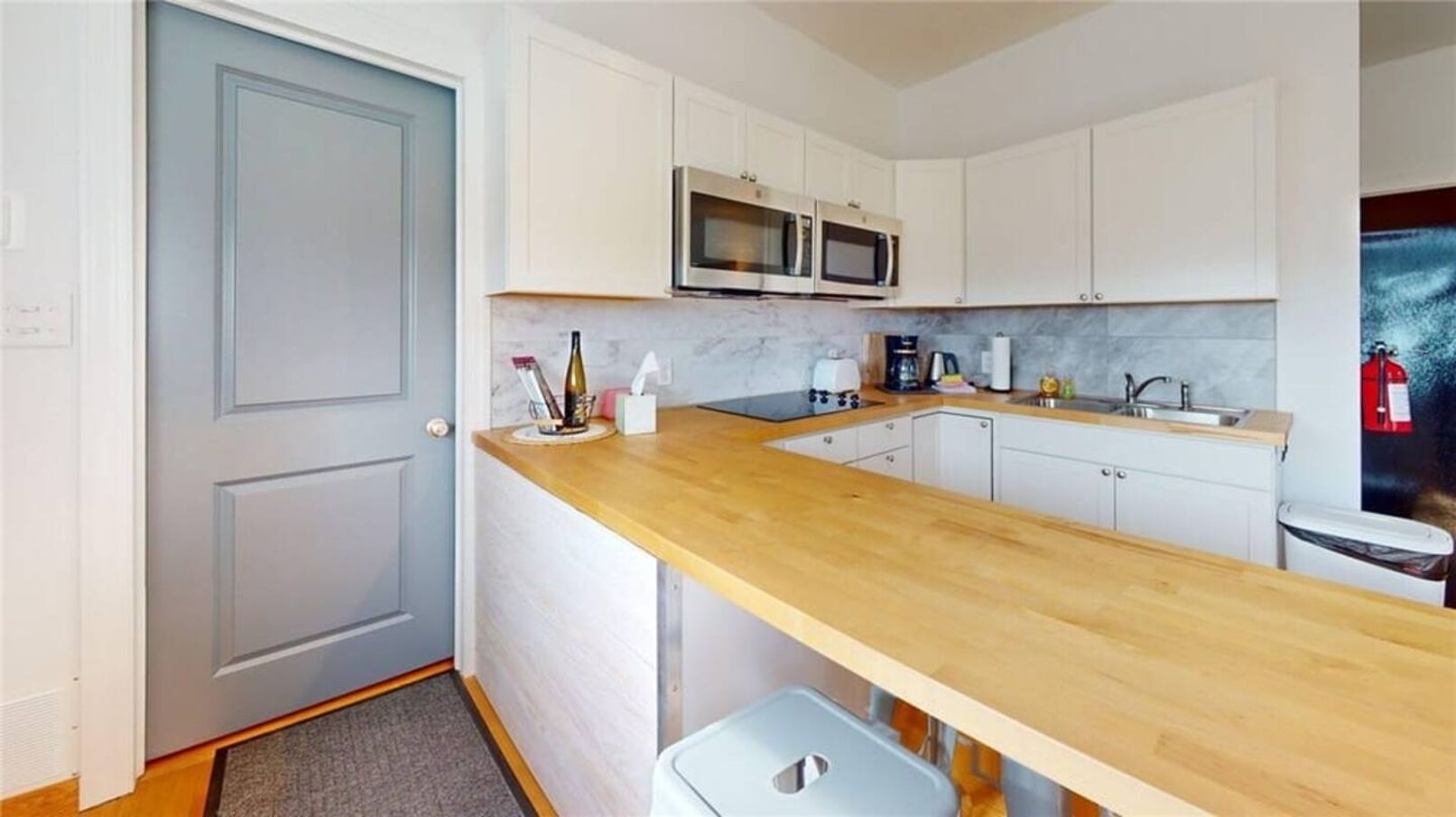 Refrigerador, microondas, horno y parrilla de estufa 