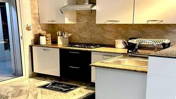 Apartment, 1 Bedroom, Accessible, Smoking | Interior