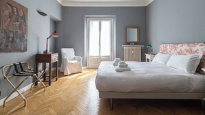 A hotel room with a bed, a chair, a desk, a radiator, and a window. - Italianway Easy - Rosmini 13 B (Milan)