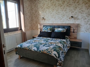 3 Schlafzimmer, Schreibtisch, Bügeleisen/Bügelbrett, Reisekinderbett