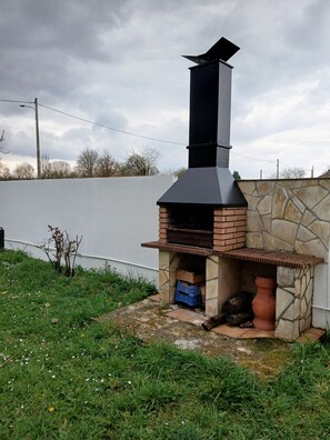 Property grounds - Large family home: La maison de Ninou 10 minutes from the Mas d'Azil cave (Daumazan-sur-Arize)