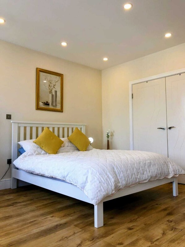 1 bedroom, desk, iron/ironing board, WiFi