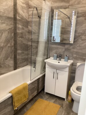 Håndklæder, Sæbe, Shampoo, Toiletpapir