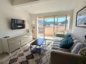 TV - T2 Apartment with Terrace in Port-Vendres Center (Port-Vendres)