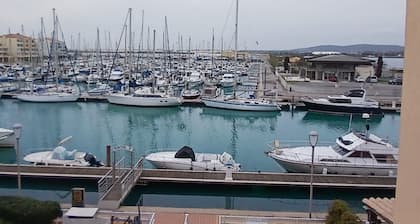Cozy apartment with port view - 4 guests
