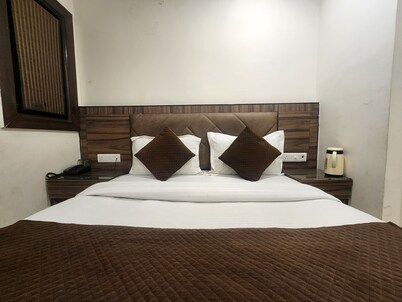 Hotel Merry Gold with AC, WiFi in New Delhi